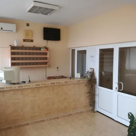 Hotel Хотел Рай 2*